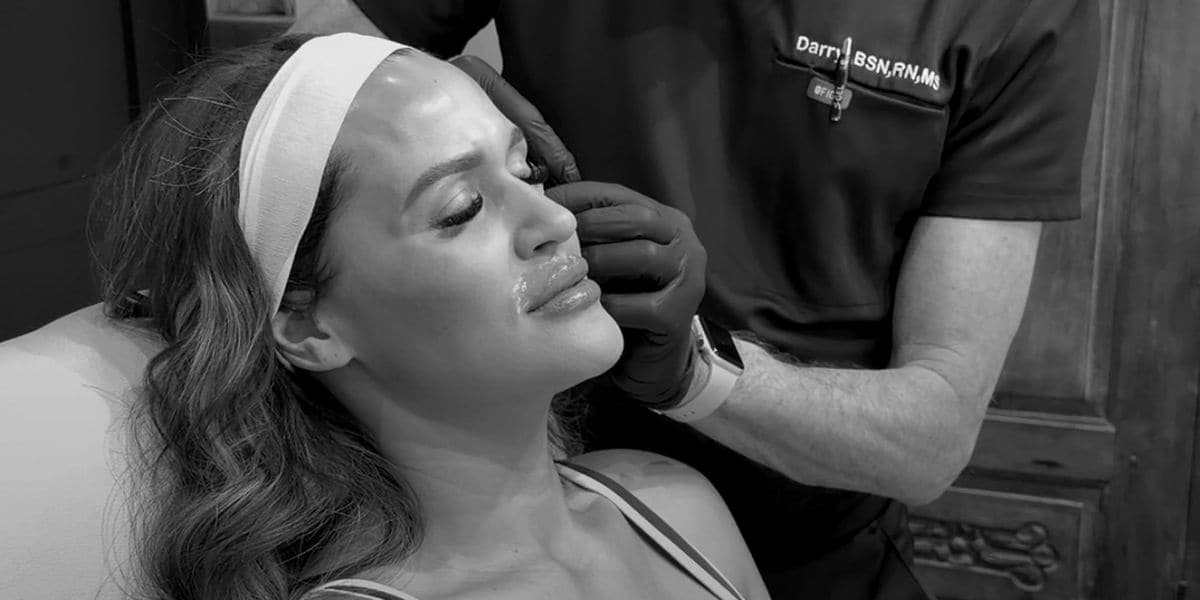 A Skinjectables nurse injector treating a client in the clinic